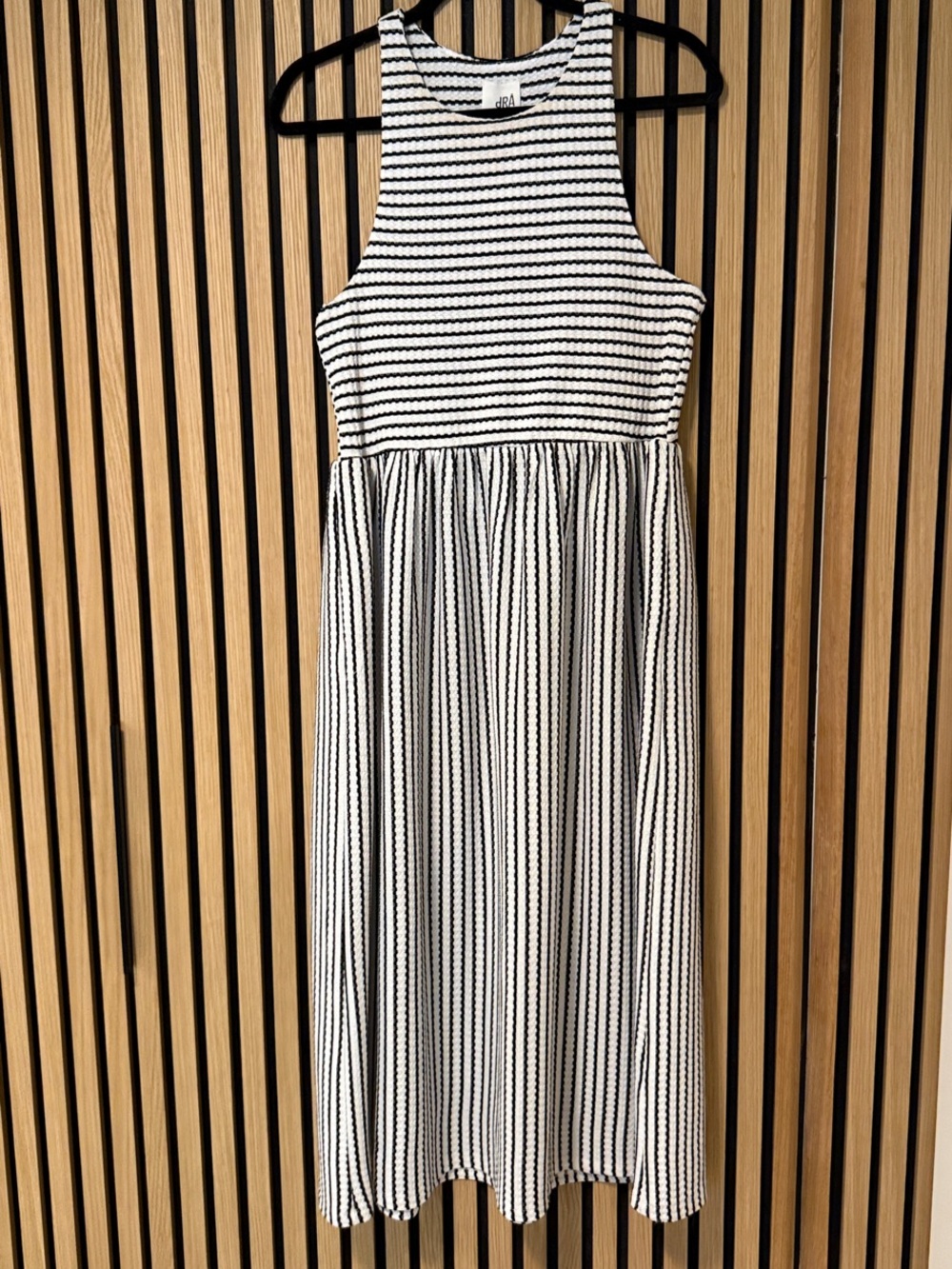 dRA Black and White Striped Sleeveless Midi Dress